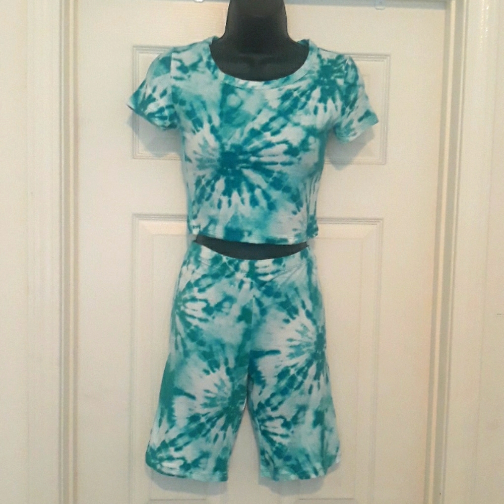 NEW!! Ladies Two Piece Set by Capella
